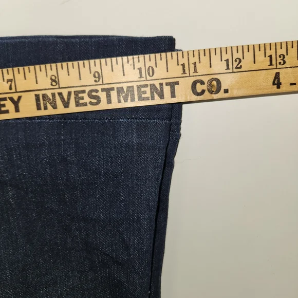 JUDY BLUE Women's Wide Hem Stretch Flare Jeans Medium Wash Size 7/28 Made in USA - Picture 2 of 9